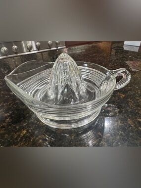 Clear Glass Citrus Juicer Reamer